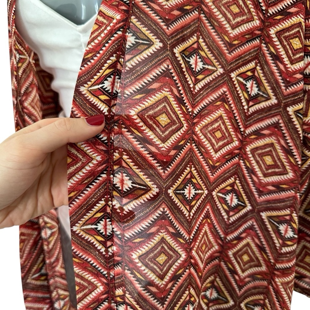 F21 👘 Red & Black Patterned Kimono Robe - Picture 6 of 8